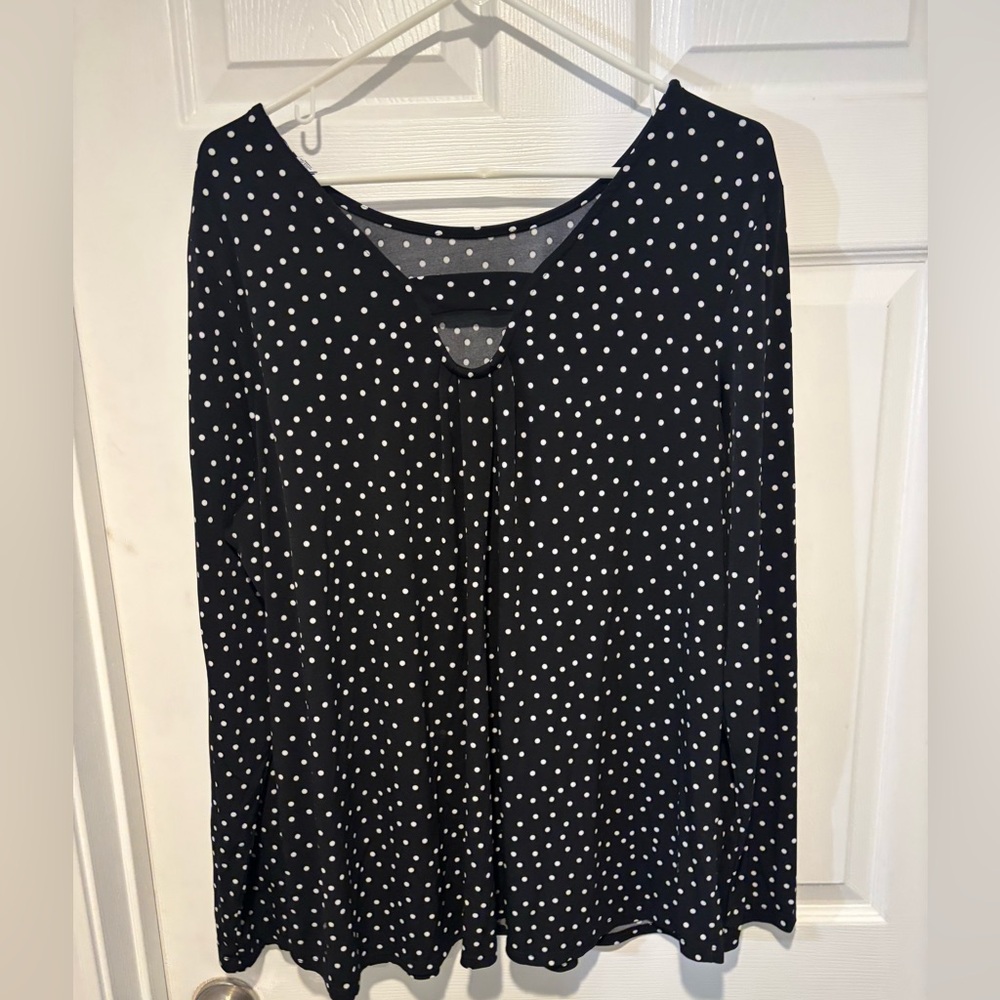 SUSAN GRAVER Black/White Polka Dot Women's Top w/Cut-Out Detail at Back of Neck - Picture 4 of 8